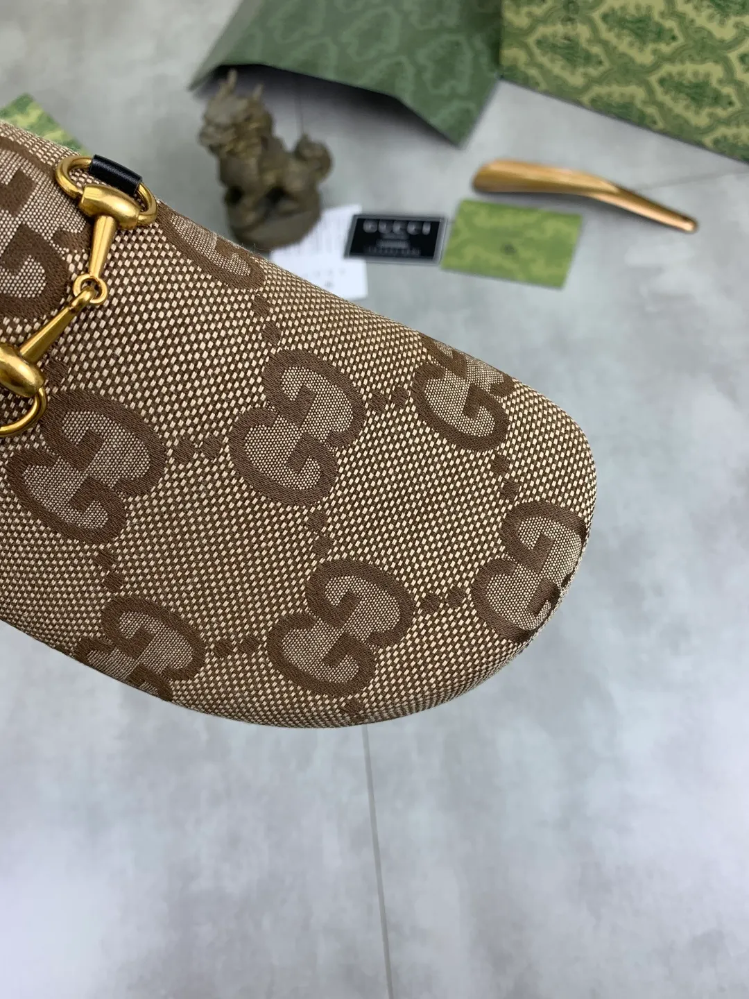 Men's shoes💰P340 💰[New model] Gucci half-drag business leather shoes hot selection (Gucci) official website latest Gucci half-drag business leather shoes, hot style 💥The version is simple and elegant, exclusive for trendy men. Unique official website latest brand original double G Embossed elements 👑 Original Gucci decoration, fashionable and elegant, original calfskin fabric ✅ Fully imported first-layer cowhide lining, wear-resistant, rubber business outsole specified on the official website, actual shot of the classic model at the counter 🎬 Size: 35-44 5⃣️colors available